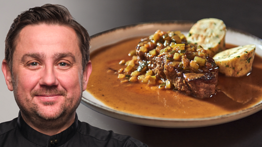 Úžasná roštěná po znojemsku podle Jana Punčocháře: Šťavnaté maso skvěle doplňuje nakyslá omáčka s chutí okurek