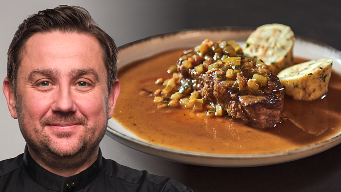 Úžasná roštěná po znojemsku podle Jana Punčocháře: Šťavnaté maso skvěle doplňuje nakyslá omáčka s chutí okurek