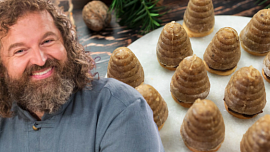 Báječná vosí hnízda podle Josefa Maršálka: Spojení ořechového těsta s vaječňákem a lineckým zajistí perfektní výsledek