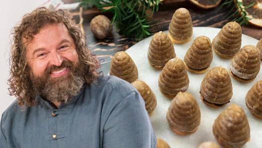 Báječná vosí hnízda podle Josefa Maršálka: Spojení ořechového těsta s vaječňákem a lineckým zajistí perfektní výsledek