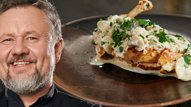 Jedinečné kuře s krémovou omáčkou se žampiony podle šéfkuchaře: Recept Mirka Kaliny zvládne i začátečník, chuť je báječná