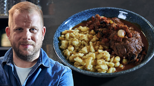 Vepřová líčka na červeném víně podle šéfkuchaře Petra Hajného: Šťavnaté maso s výraznou omáčkou si zamiluje každý