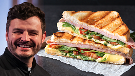 Speciální hokejové tousty podle Romana Staši: Stačí přidat jednu surovinu a máte do 10 minut na stole famózní jídlo, říká