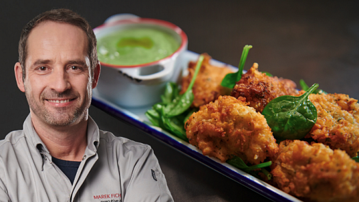 Luxusní smažené sýrové knedlíčky podle Marka Fichtnera: Křupavou dobrotu doplňte perfektní špenátovou majonézou