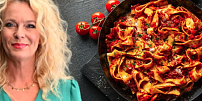 Těstoviny s rajčaty a špenátem z jednoho pekáče podle Lucie Benešové: Je to rychlé, jednoduché a skvělé, směje se herečka