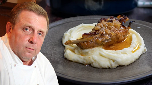 Jaroslav Sapík prozradil, jak na šťavnatého králíka: Perfektní chuť dodá vepřové maso i spousta cibule