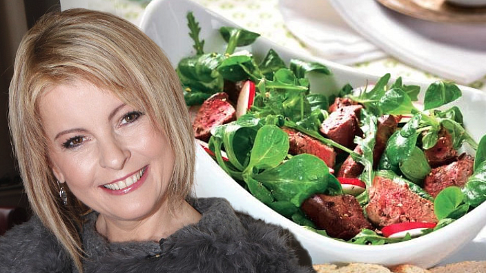 Iveta Bartošová ráda připravovala salát s kuřecími játry.