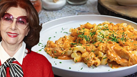 Luxusní krůtí nudličky na paprice podle Saskie Burešové: Slavná moderátorka sází na kombinaci „oliváče“ a másla