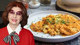 Luxusní krůtí nudličky na paprice podle Saskie Burešové: Slavná moderátorka sází na kombinaci „oliváče“ a másla