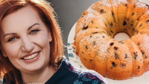 Tuhle bábovku od Petry Burianové budete péct celé léto: Kombinace tvarohu, borůvek a levandule je hit