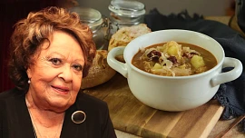 Jiřina Bohdalová má skvělý recept na zelňačku: Najdete v ní klobásu, uzené i houby