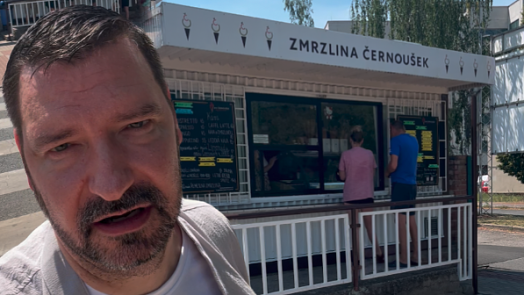 Nejlepší zmrzlinu v Praze jsme objevili v nenápadném stánku: Za 48 Kč dostanete kopeček bezchybné zmrzky