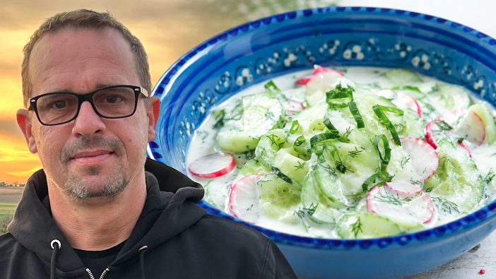 Recept na okurkový salát s kefírem: Proč je důležité okurky nejdřív osolit