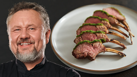 Bylinková krusta dodá jehněčím kotletkám výraznou chuť i křupavou kůrku, radí Mirek Kalina