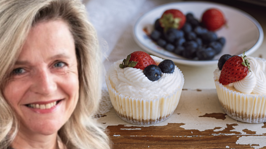 Sladké léto: Mini cheesecake jako z cukrárny. Míša Landová radí, proč nespěchat se šleháním náplně