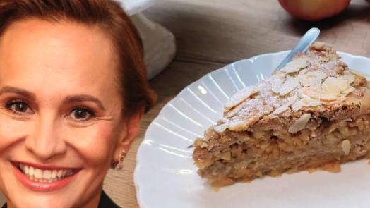 Jablečný koláč podle Moniky Absolonové: Jablky se nešetří a těsto nemusíte míchat ani válet