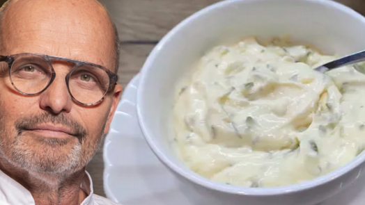 Zdeněk Pohlreich prozradil svůj postup na domácí tatarku. Používá dijonskou hořčici, šalotku a speciální okurčičky