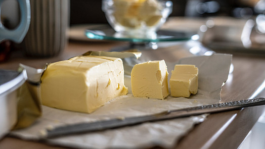 Otázky a odpovědi o másle: Jak vyrobit lahůdkové hnědé? A je ghí opravdu zdravější?