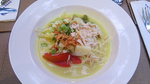 Indonéská polévka soto ayam: Je lepší než vietnamské pho? Vyzkoušeli jsme za vás