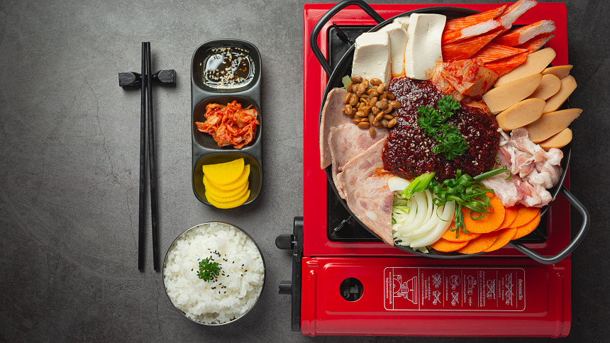 Jídlo, které sbližuje: Připravte si pravý hot pot, úžasnou party specialitu původem z Číny