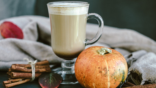 Pumpkin spice latte: Podzimní kávový hit připravíte doma za pouhých 22 Kč, v kavárně za něj „vysolíte“ až 150 Kč