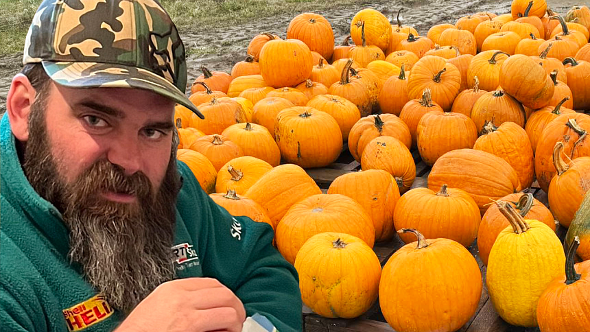 Farmář Daniel Pech má s pěstováním i skladováním dýní bohaté zkušenosti.