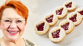 Recept a tipy na linecké podle Mirky van Gils: Aby bylo krásně křehké, nejdříve vyšlehejte máslo se žloutky, radí cukrářka