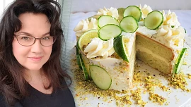 Holka u plotny radí: Jak na sladký okurkový dort? Osvěžující moučník s lučinovým krémem ohromí svou barvou i chutí
