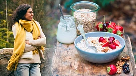 Snídaně pro lenochy: Fermentovanou ovesnou kaši podle receptu Hanky Zemanové večer zamícháte a ráno posnídáte