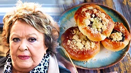 Dvojctihodné koláčky podle receptu Jiřiny Bohdalové: Voní máslem a povidly a vydrží dlouho vláčné