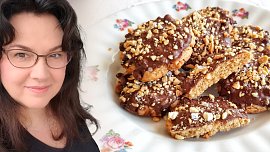 Holka u plotny radí: Jednoduché sušenky s arašídovým máslem a čokoládou voní skořicí a rozplývají se na jazyku