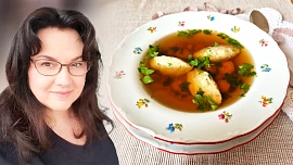 Holka u plotny radí: Silný zeleninový vývar ze slupek šetří peníze, nestojí skoro nic a skvěle chutná s nočky