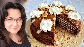 Holka u plotny radí: Palačinkový dort s tvarohem, povidly a čokoládou chutná skvěle a připravit jej zvládne každý