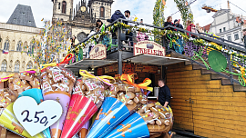 Velikonoční trhy v Praze provětrají peněženku: Langoš za 160 Kč, perníčky stojí 250 Kč a marcipán je za 300 Kč
