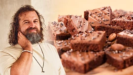 Čokoládové řezy na plech podle Josefa Maršálka: Příprava zabere 5 minut, vláčnost zajistí kefír i správné kypřidlo