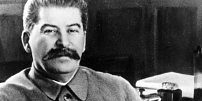 Diktátor Stalin vyžadoval vanu plnou kyselých okurek, spolustolovníky „mučil“ pitím alkoholu a vařil mu Putin