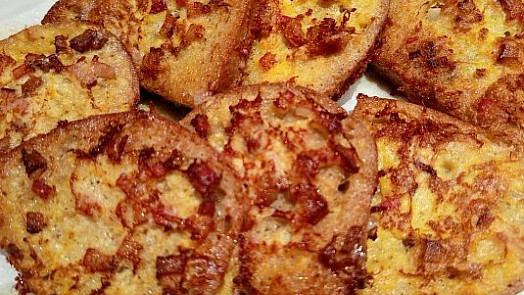 Vylepšený chleba ve vajíčku voní slaninou a chutná luxusně: Do směsi přidejte hořčici a budete se divit, jak rychle zmizí