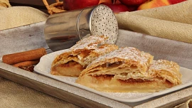 Štrůdl jako od babičky: Recepty, se kterými hravě zvládnete jeho sladkou i slanou variantu