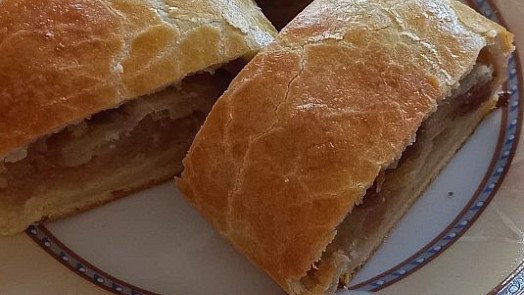 Vynikající štrúdl z pomazánkového másla: Jednoduchá příprava potěší stejně jako perfektní chuť, vůně a křupavé těsto Vynikající štrúdl z pomazánkového másla: Jednoduchá příprava potěší stejně jako perfektní chuť, vůně a křupavé těsto