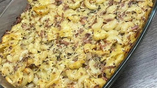 Už jste jedli šunkoflekozelo? Vylepšená klasika školních jídelen i obědů u babičky chutná skvěle. Prozradíme vám, jak na ni