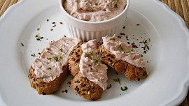 Lahodné retro: Šunková pěna chutná stále skvěle, stojí pár korun a snadnou přípravu zvládne i začátečník