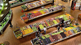 Světový den spotřebitelských práv: Jak reklamovat v restauraci a kdo vás chrání v supermarketu?