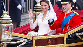 Svatební menu prince Williama a princezny Kate: Před 13 lety všechny uchvátil osmipatrový dort s 900 cukrovými květy