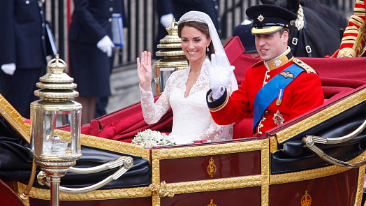 Svatební menu prince Williama a princezny Kate: Před 13 lety všechny uchvátil osmipatrový dort s 900 cukrovými květy