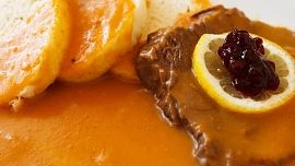 Svíčková omáčka neexistuje! Jak se oblíbené jídlo vlastně doopravdy jmenuje a proč?