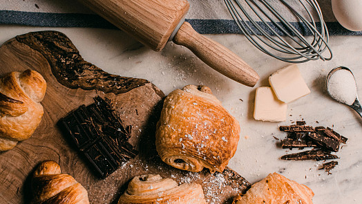 Hitem podzimu je plundrové těsto. Hodí se na záviny, šátečky i croissanty. Víte, jak je udělat?