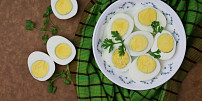 Už jste slyšeli o vařiči vajec? Zvládne připravit ztracená vejce, omeletu i rýži a ještě ohřeje párky