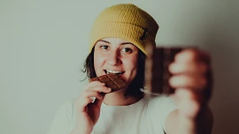 Místo chipsů oříšky a čokoládu bez cukru: Chytré triky, jak nahradit nezdravé jídlo dietním a zhubnout