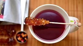 Cukrkandl aneb Cukrové krystalky na špejli: Návod na levnou domácí pochoutku, která potěší na Mikuláše nejen děti