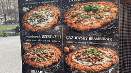 VIDEO: Navštívili jsme velikonoční trhy na Míráku a objevili nejlepší dezert ze stánku. Za 95 korun se po něm utlučete